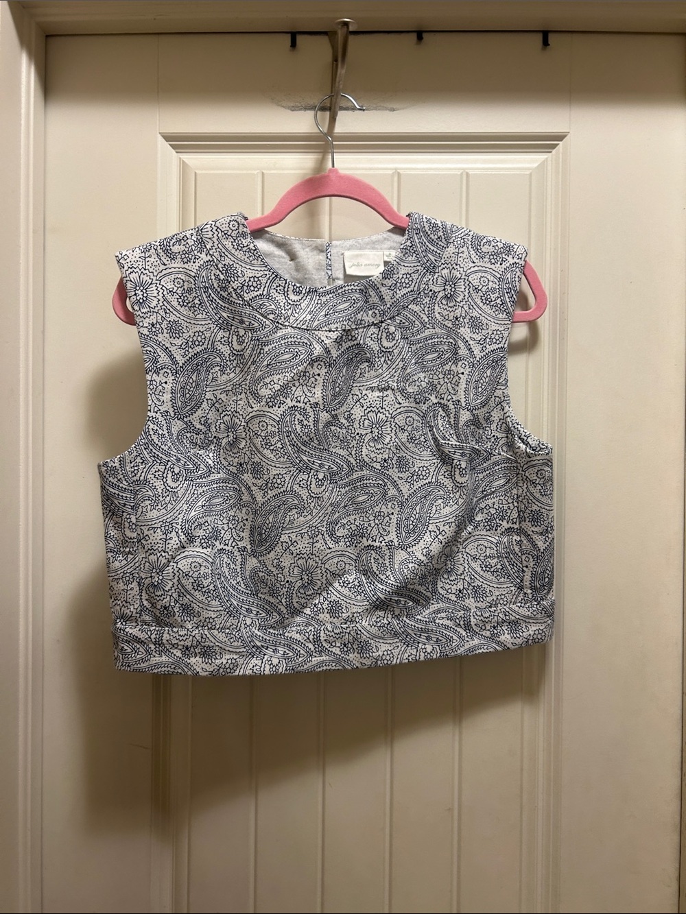 Julia Armory S Sleeveless Paisley Crop shirt/shell in White and Navy